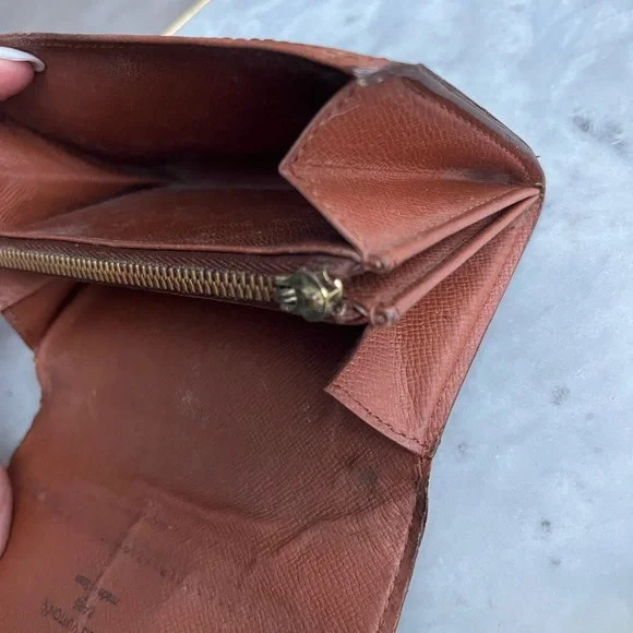 Louis Vuitton Monogram Brown Signature Compact Wallet CA1907 - Picture 12 of 16